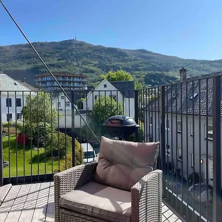 Dinbnb I 1 Minute To Tram! Newly Built With Balcony & 3 Beds * Μπέργκεν