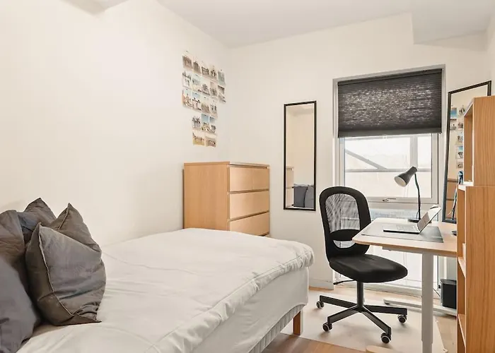 Dinbnb I 1 Minute To Tram! Newly Built With Balcony & 3 Beds Διαμέρισμα *