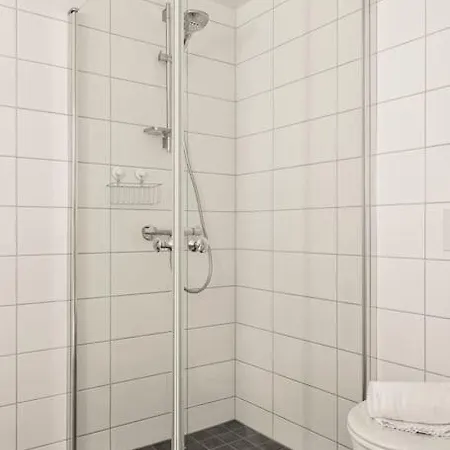 Apartamento Dinbnb I 1 Minute To Tram! Newly Built With Balcony & 3 Beds *