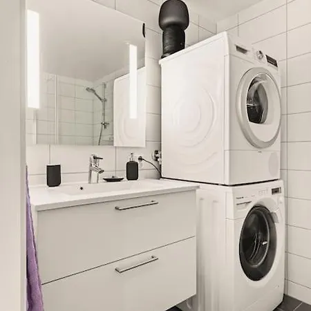 Dinbnb I 1 Minute To Tram! Newly Built With Balcony & 3 Beds * Bergen