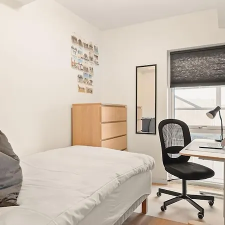 Dinbnb I 1 Minute To Tram! Newly Built With Balcony & 3 Beds Apartmán *