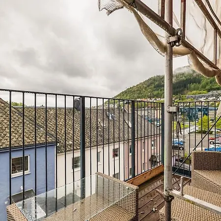 Apartmán Dinbnb I 1 Minute To Tram! Newly Built With Balcony & 3 Beds *