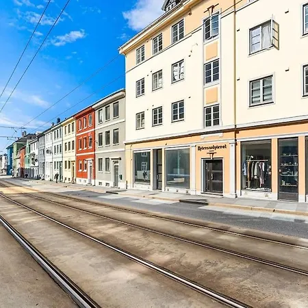 Dinbnb I 1 Minute To Tram! Newly Built With Balcony & 3 Beds Bergen