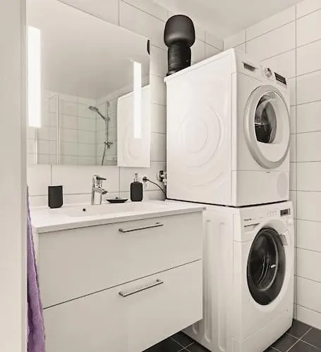 Dinbnb I 1 Minute To Tram! Newly Built With Balcony & 3 Beds * Bergen