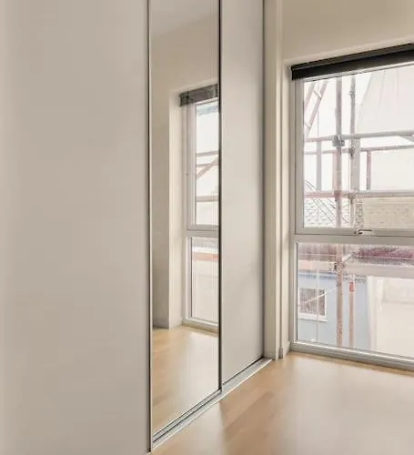 Апартаменты Dinbnb I 1 Minute To Tram! Newly Built With Balcony & 3 Beds