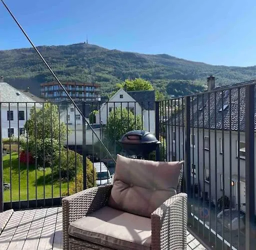 Dinbnb I 1 Minute To Tram! Newly Built With Balcony & 3 Beds * Bergen