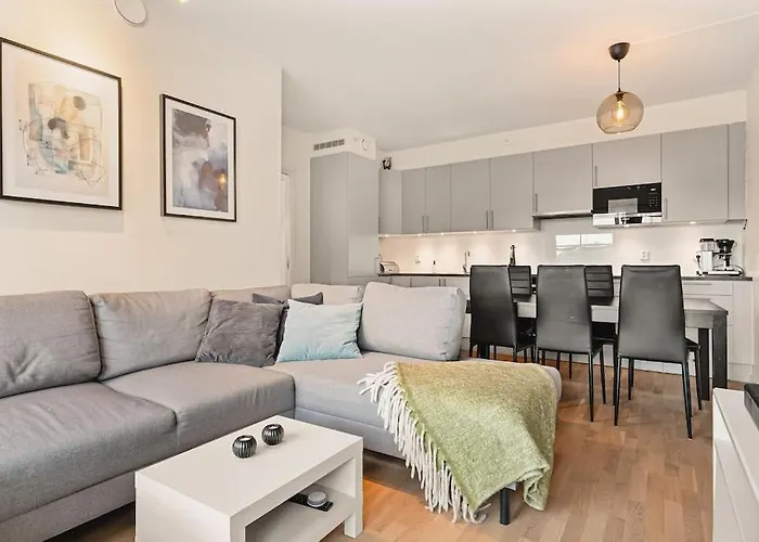 Апартаменты Dinbnb I 1 Minute To Tram! Newly Built With Balcony & 3 Beds