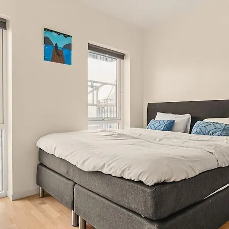 Dinbnb I 1 Minute To Tram! Newly Built With Balcony & 3 Beds