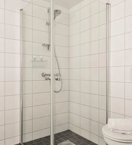 Appartement Dinbnb I 1 Minute To Tram! Newly Built With Balcony & 3 Beds *